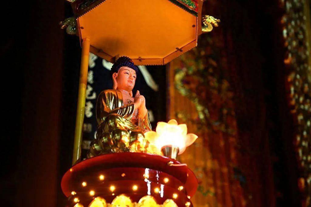 普佛是一种祝愿,荐亡回向的佛门仪轨以礼敬诸佛,忏悔业障,供养三宝而