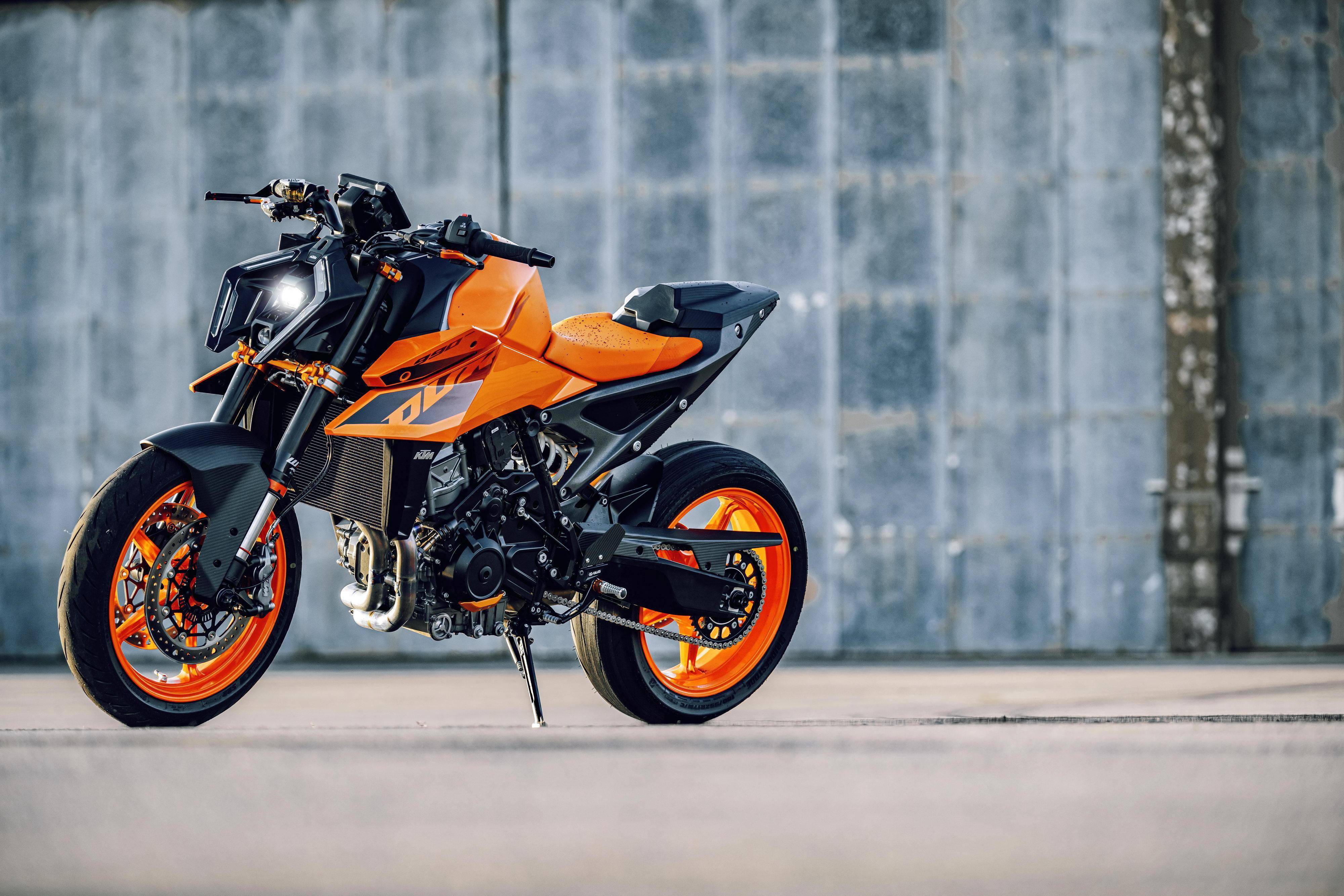 户外特写:ktm 全新 990 duke 2024 运动街车_搜狐汽车_搜狐网