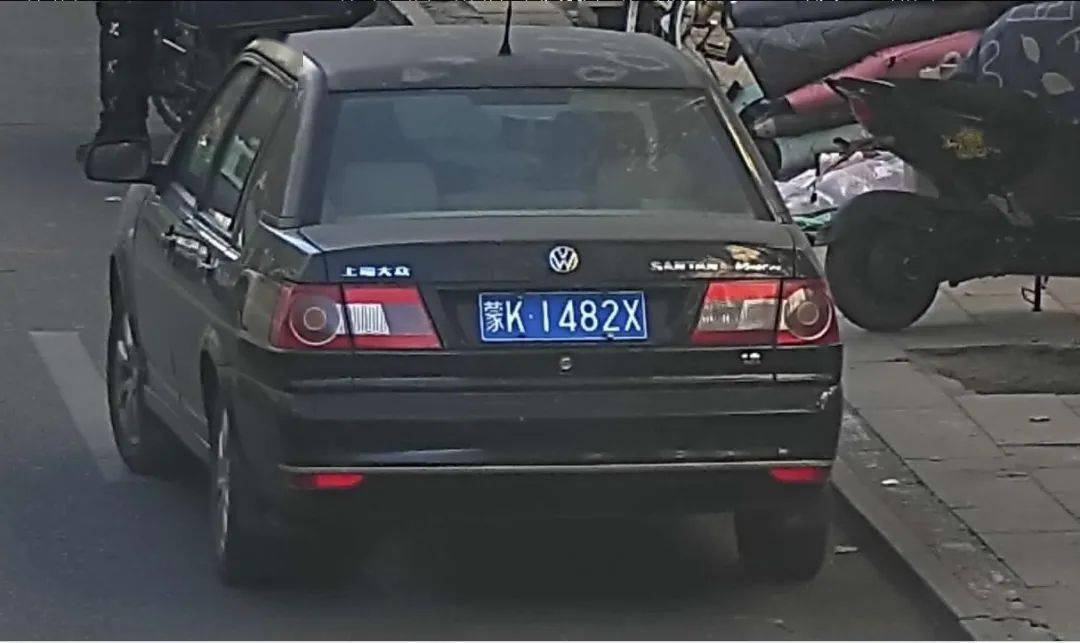 点:胜利路东门移动违停抓拍时 间:2023年11月23日车牌号:蒙lwu188"上