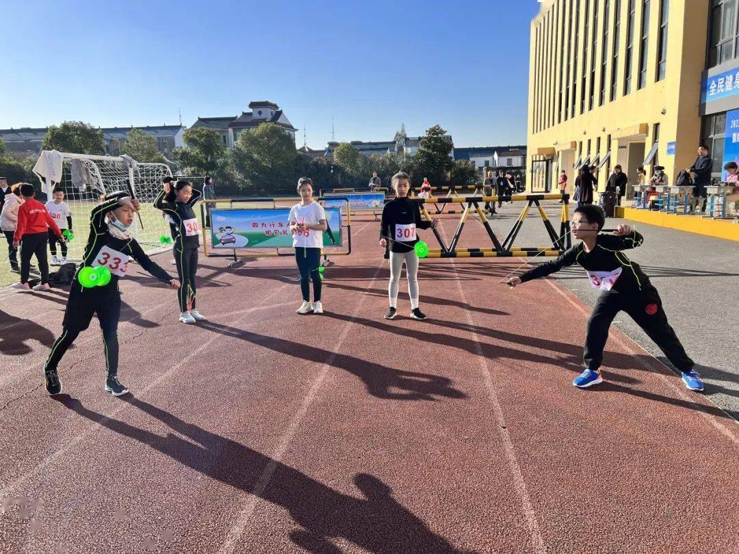 越城区快阁苑小学蝉联市中小学生空竹运动会团体特等奖