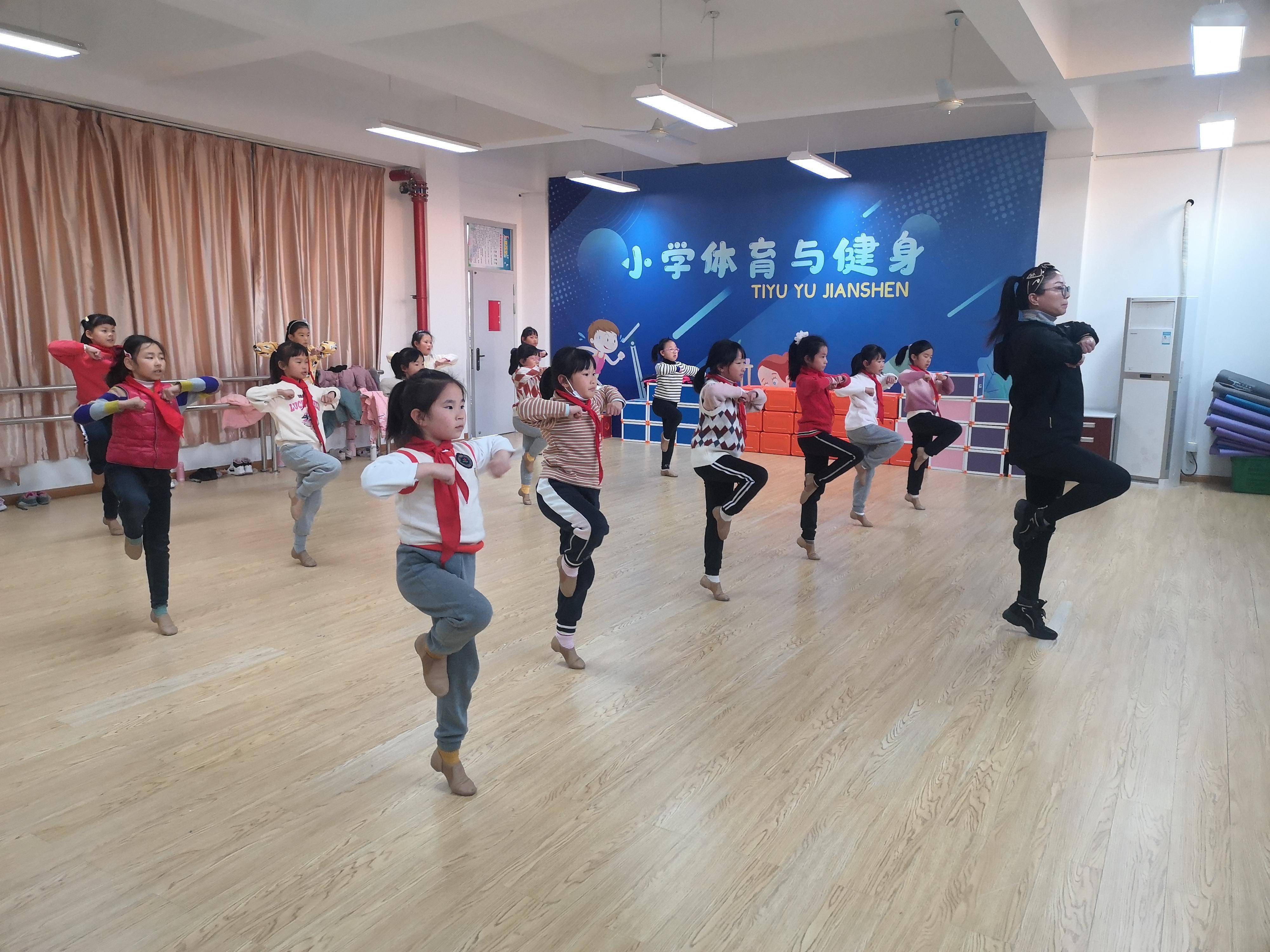 一师附小崇明区江帆小学:合力齐摇橹,文明溢校园_教育_活动_主题