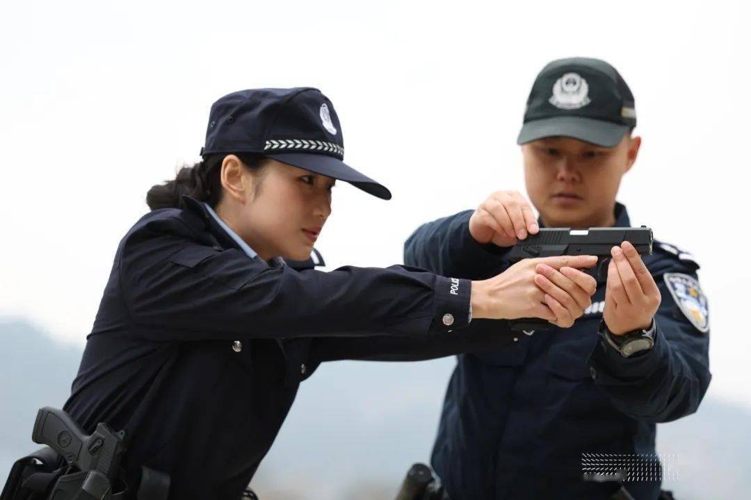 1965年转入地方工作,1971年11月调入三穗县公安局,1994年7月退休,2021