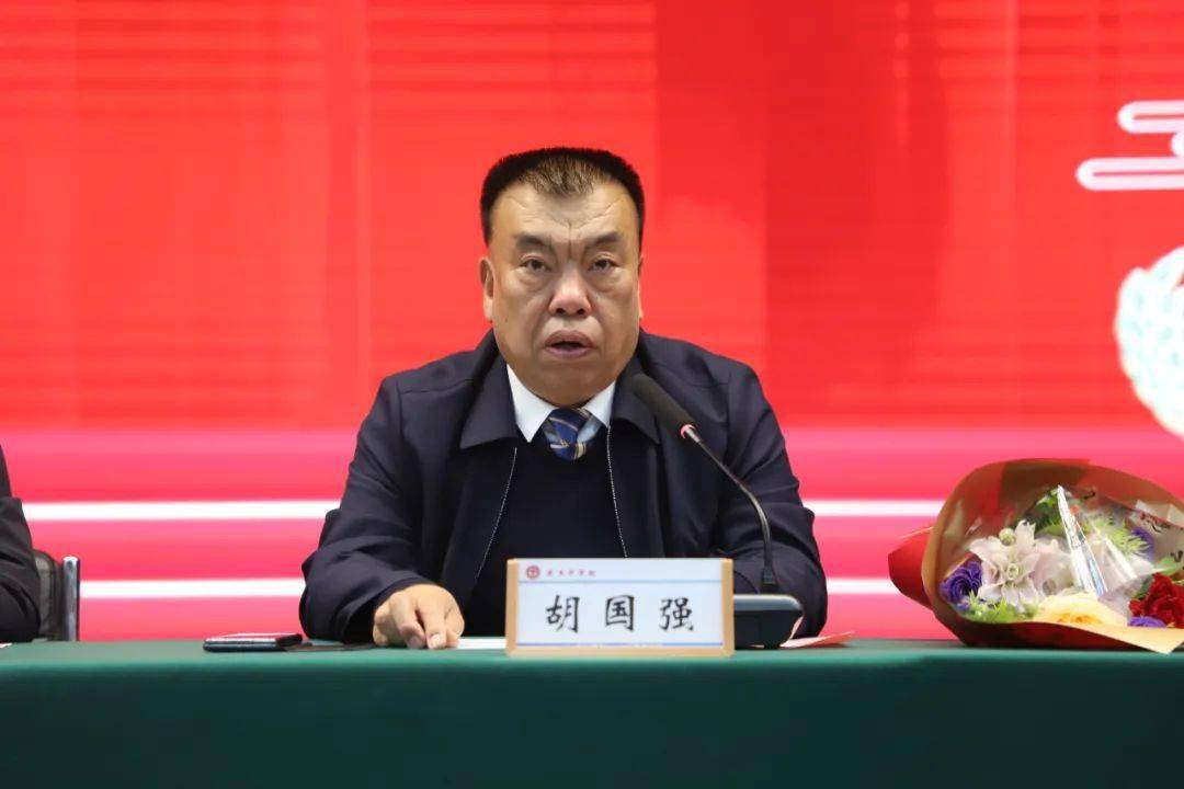 武乡好事情 | 武乡县树人教育基金会向武乡中学学生捐赠平板电脑 !