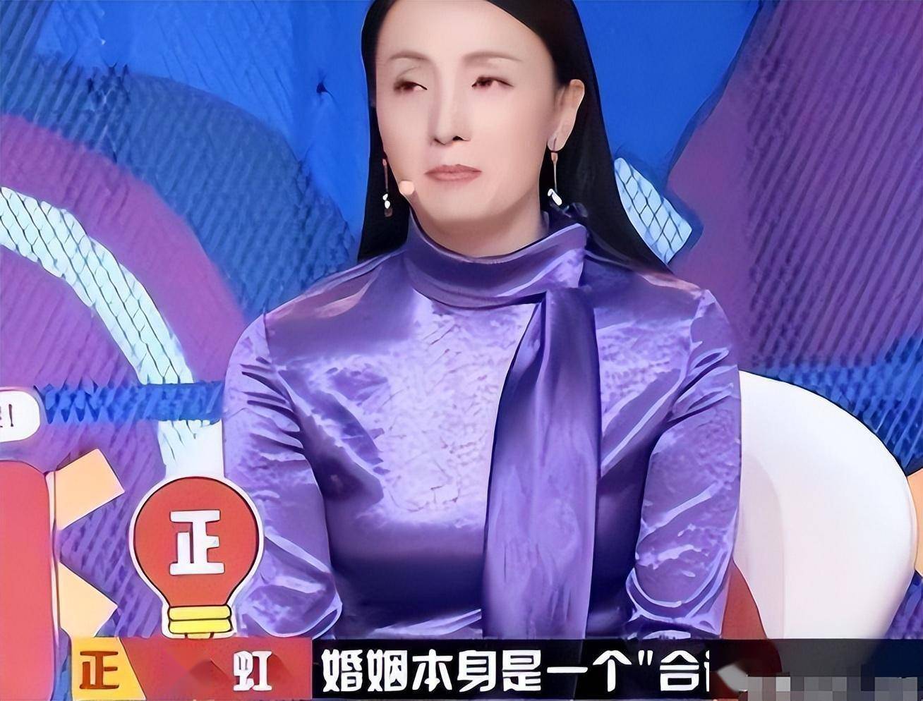 当初徐峥被爆出出轨的时候,陶虹非但没有指责他,反而还为他辩解:他