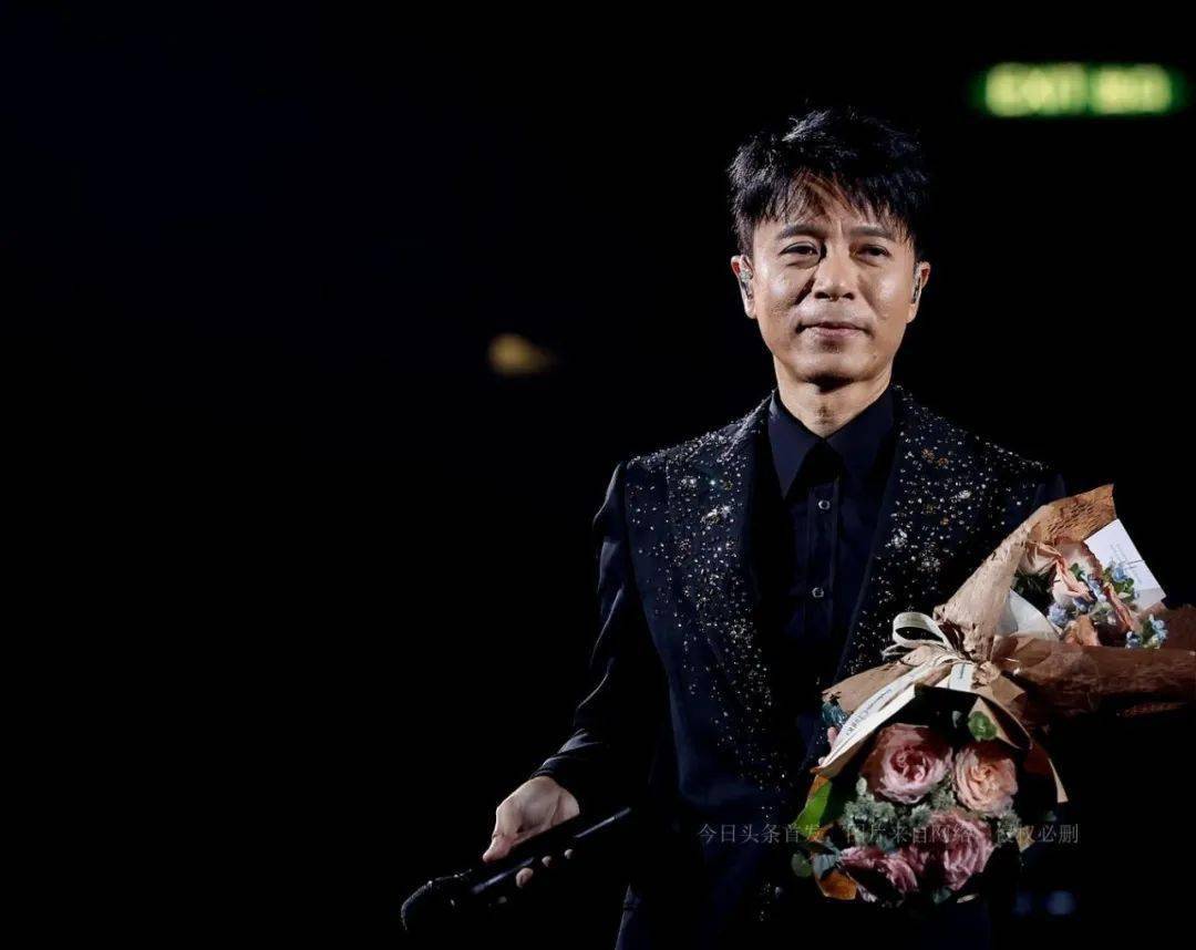 成龙,谢霆锋等一众巨星为李克勤送上祝福,展现了音乐圈内的团结与温暖