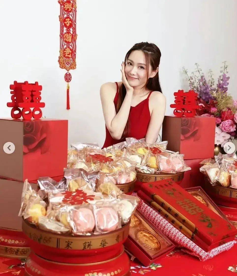 49岁马国明完成定亲,女方晒聘礼金饰超百万,其衬衫引热议_汤洛雯