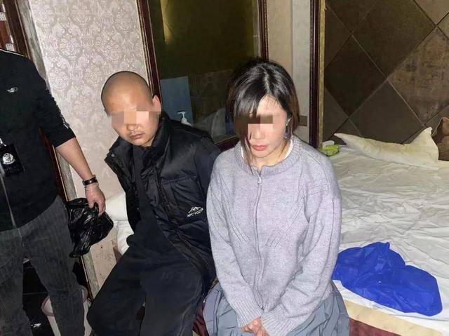 警方扫黄前台按开关通风报信,10名卖淫嫖娼男女被抓现场_按摩_社会
