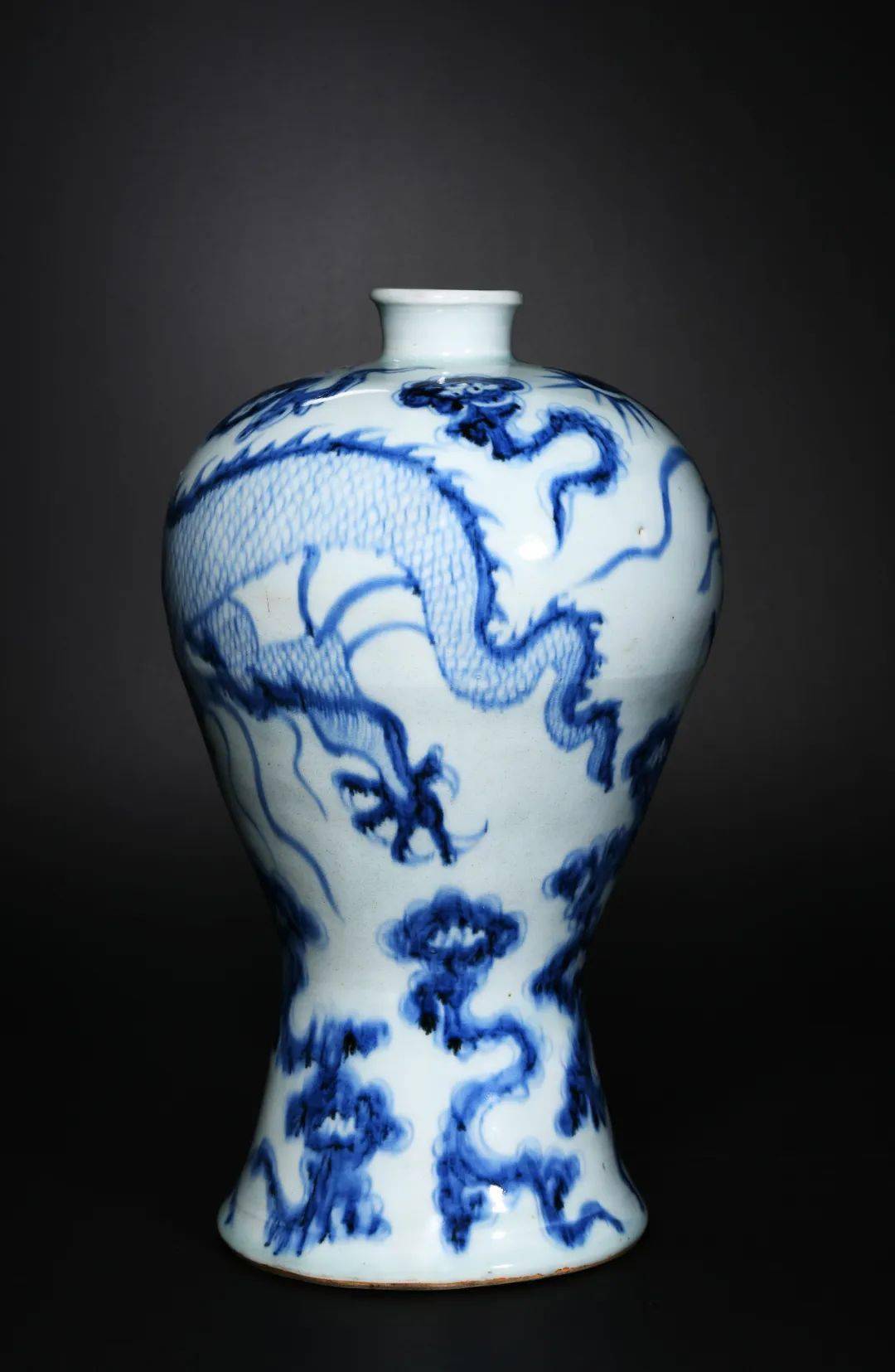 神龙飞天—罕见的洪武御制 青花云龙纹"春寿"款梅瓶 | 中贸圣佳2023秋