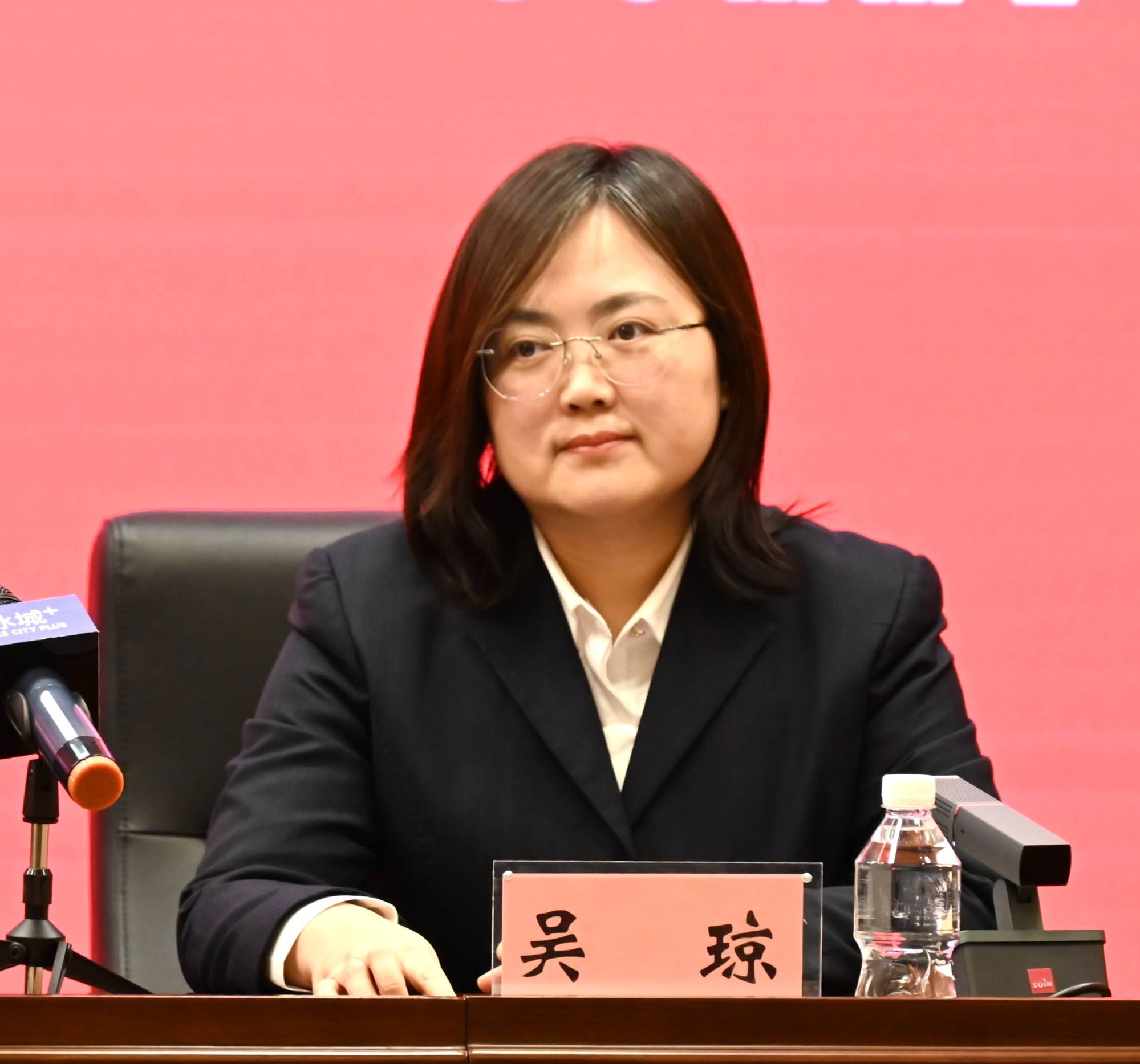 哈尔滨市教育局党组成员,市政府督学吴琼介绍相关情况(央广网发