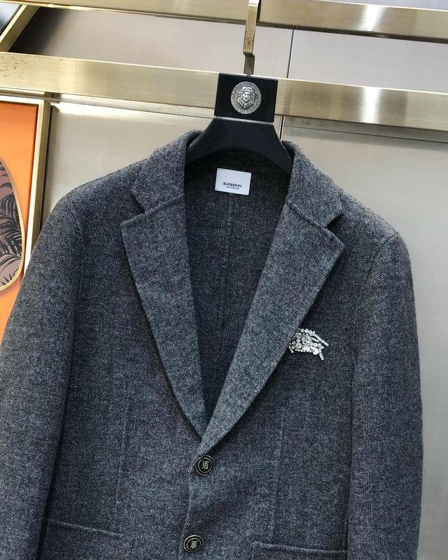 burbe*巴宝莉2023秋冬西装羊毛羊绒外套 简约大气 彰显时尚不凡