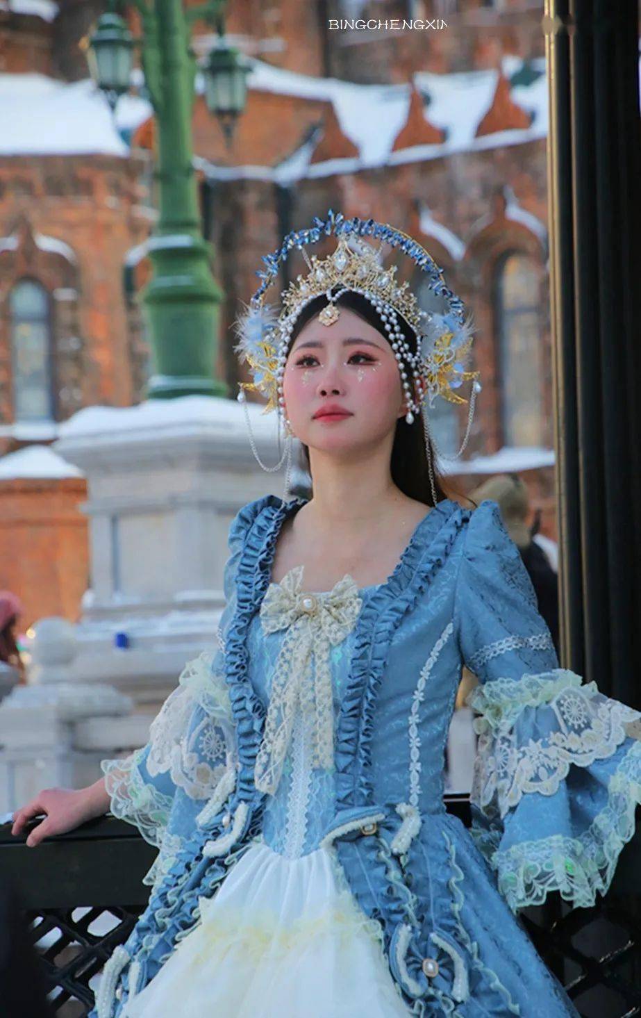 这个冬天,哈尔滨圣·索菲亚教堂成了火爆的旅拍网红打卡地_广场_游人