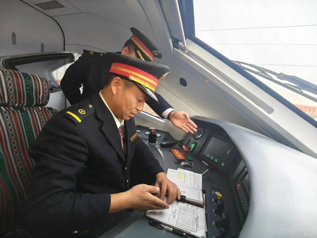 火车也要穿"暖"衣_机车_整治_机务