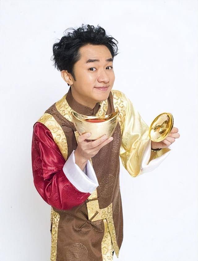 王祖蓝模仿华晨宇唱歌,都赶上作法了,简直一模一样_音乐_嗓音_魅力