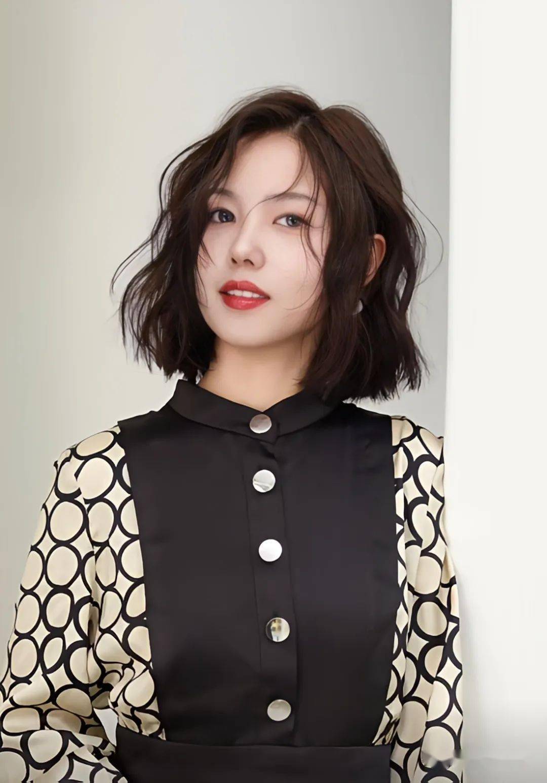 "秋冬港风短发烫",让你美到爆_发型_中国_人类