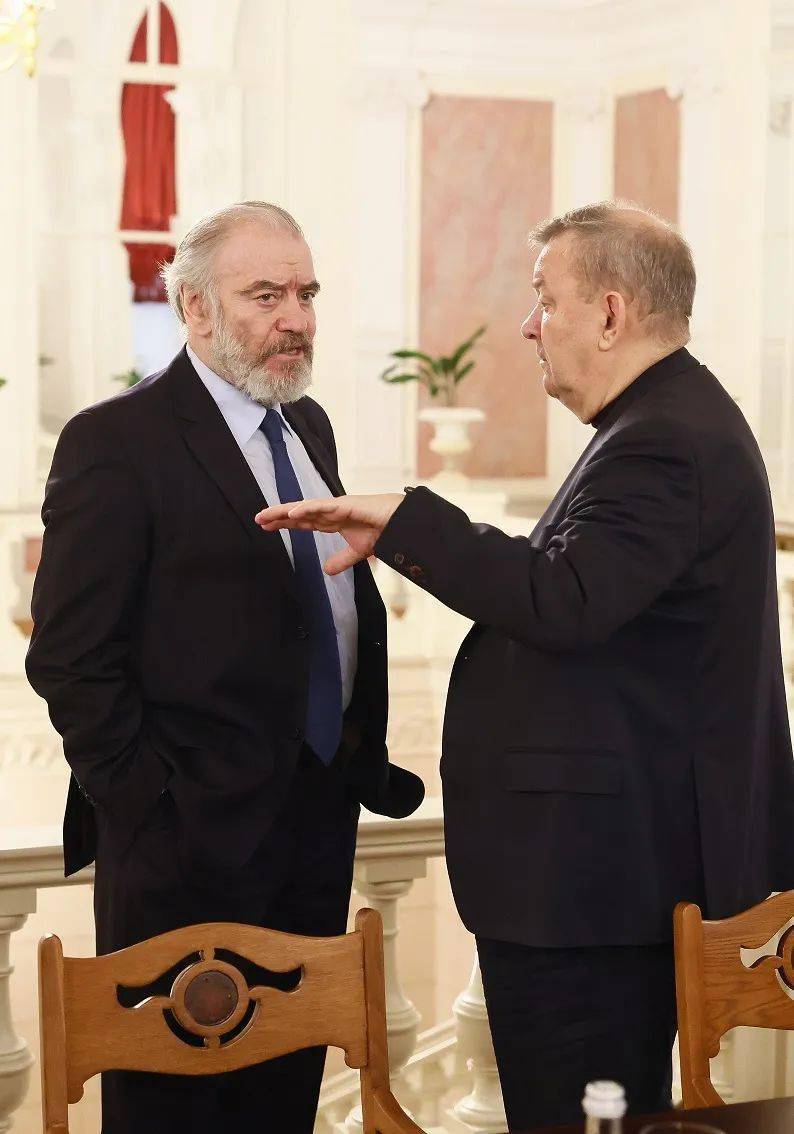 俄副总理：「莫斯科大剧院和马林斯基剧院合并存在问题」_搜狐网