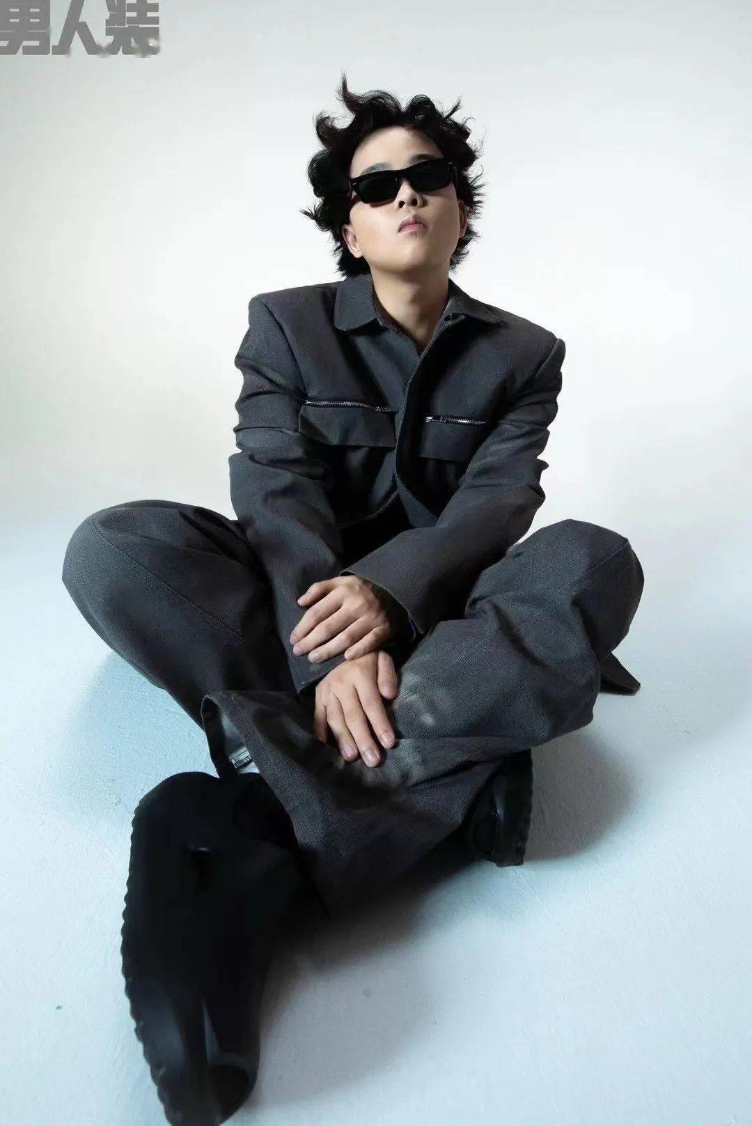 李佳隆搞怪造型登上《男人装》!实体专辑时间也定了!