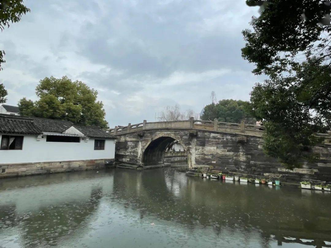 雨中广宁桥2.阳明故里站,站点北海桥.