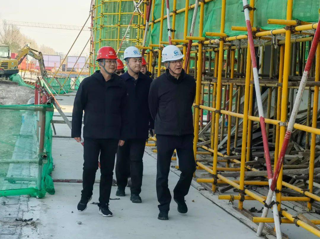 朱卫东以"四不两直"方式到香河高铁站前广场综合体项目调研