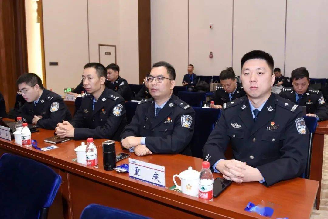 来自重庆市公安局巴南区分局的100个
