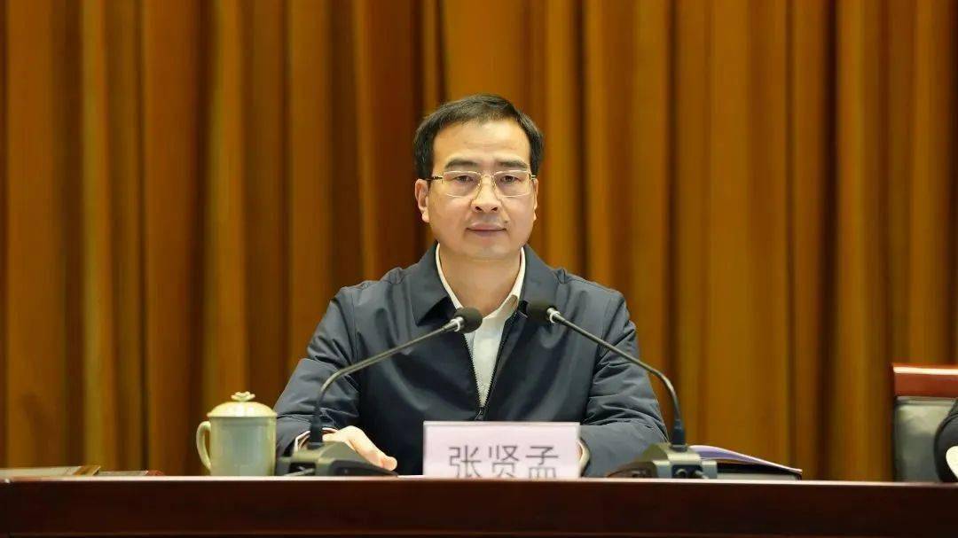 会上,农工党永嘉县委会主委金晓波代表各民主党派,工商联,无党派人士