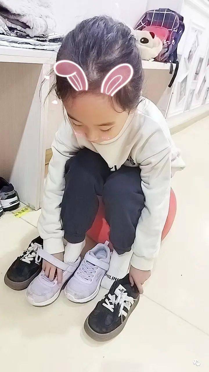 至德关铝幼儿园我会换鞋子