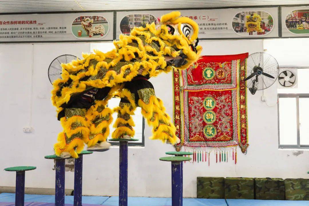 摄影师冯永杰 摄每逢节庆或有重大活动,必有醒狮助兴,增加欢乐祥和的