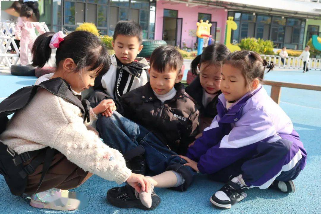 小脚丫走洪家——萌娃探警营,感受真"警"彩_叔叔_保护_小朋友