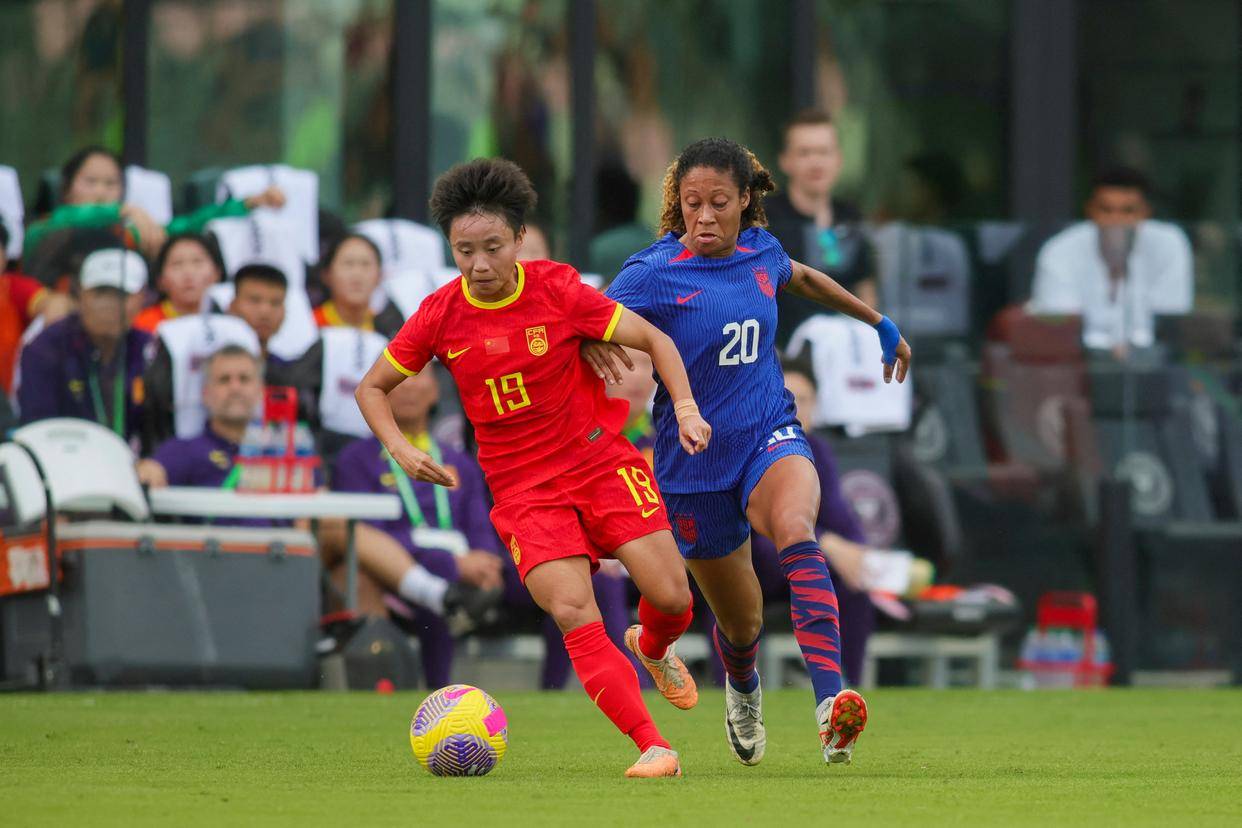 足球——友谊赛:中国女足不敌美国女足