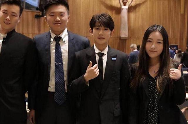 王俊凯疑似交富二代女友?