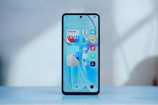 512GB手机仅售1599元！vivo Y100i图赏(图1)