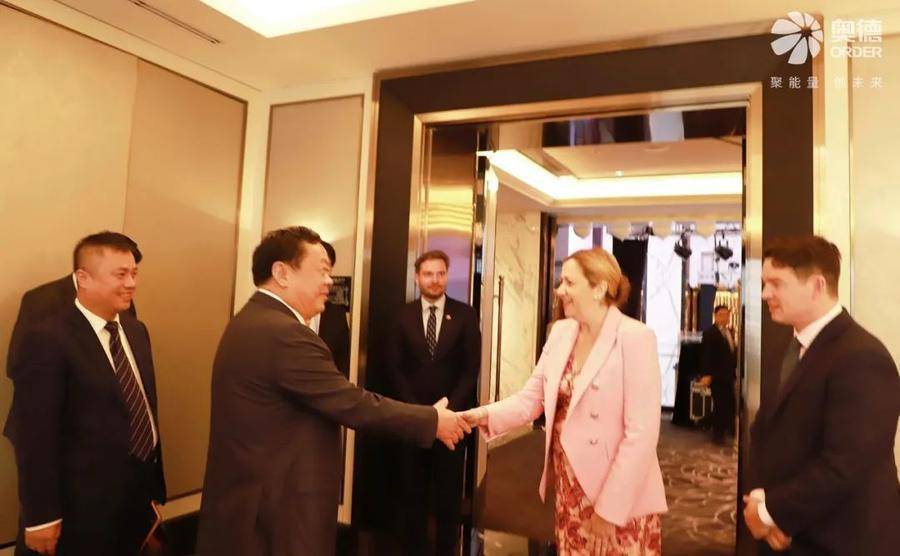 来百度app畅享高清图片会谈期间,林凡连向对方介绍了奥德集团在清洁