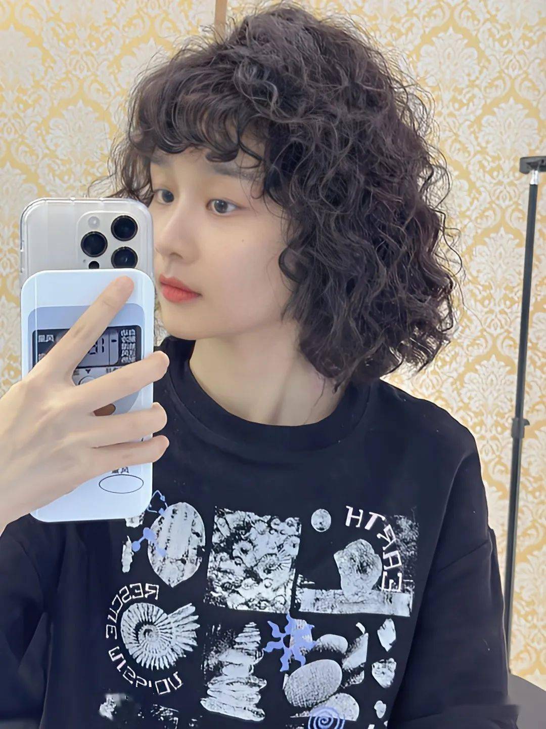 短发烫2023超流行这么美谁不爱?