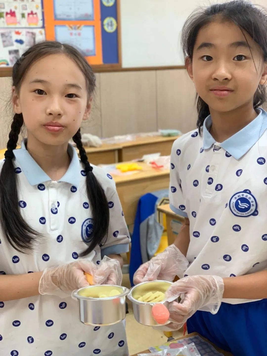 石科钰,张依晨,陈垚妤为大家带来了一场巧克力之旅