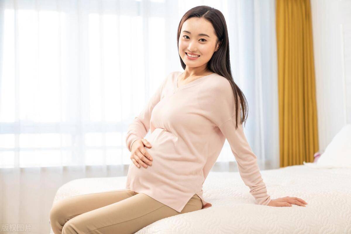 前三个月,胎儿尚未成形,重在安养,中间六个月,重在养胎,而最后一个月