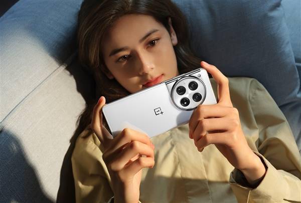 一加12全球首发索尼LTY808：素质仅次于索尼1英寸(图1)