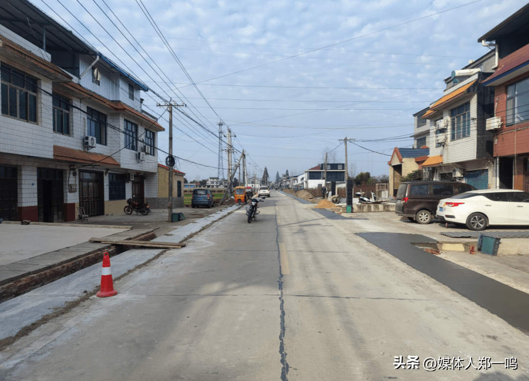 高基庙镇:绣马路建设热火朝天进行中