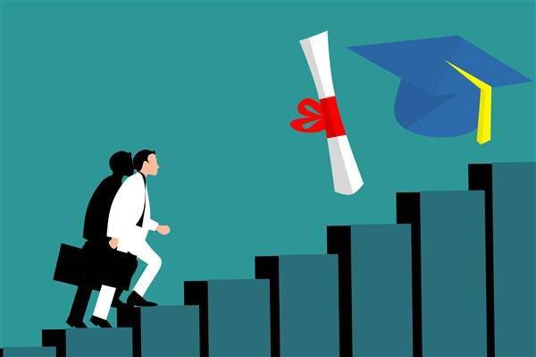 张雪峰谈普通大学和985大学的区别：有单位看重这个 自己体会(图1)