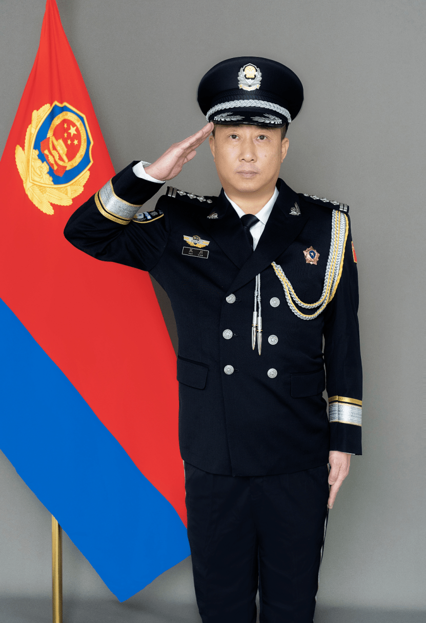 王川的制服情结_工作_社区_群众