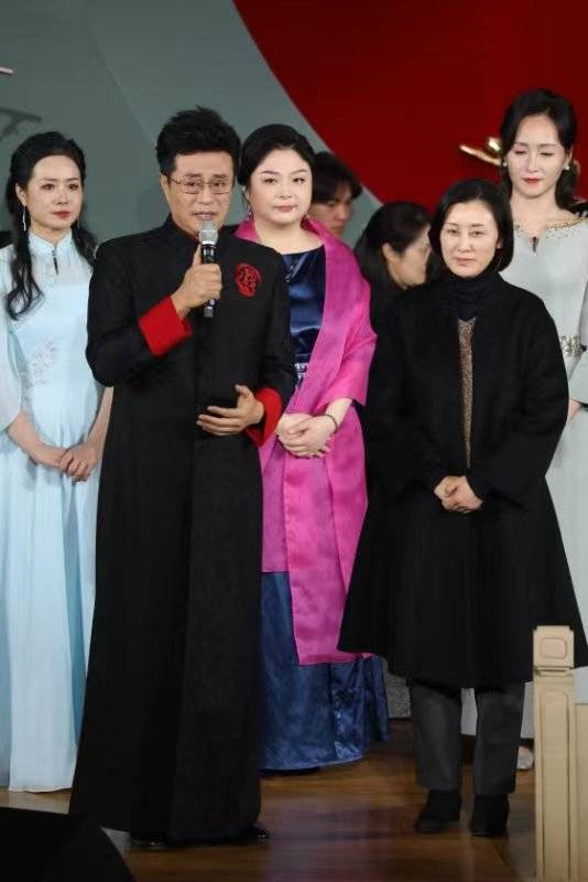 京剧程派艺术演唱会在京举行,张火丁携全体学员登台谢幕_演出_剧目_研习班