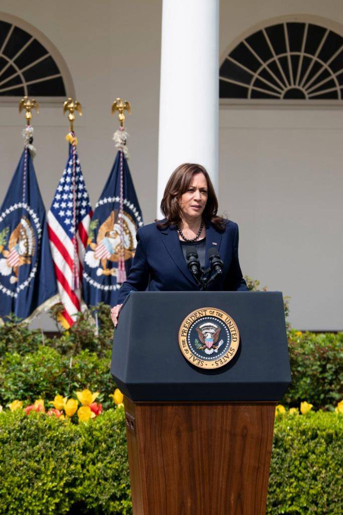 哈里斯打破美参议院表决"一票破局"纪录_美国_新华社_华盛顿