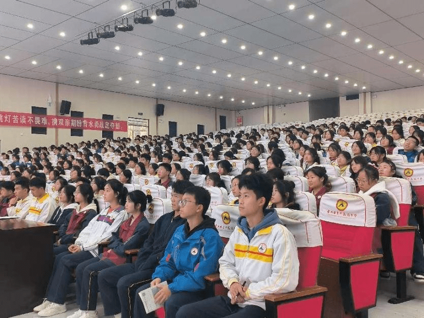 黄平纪念中学简介图片