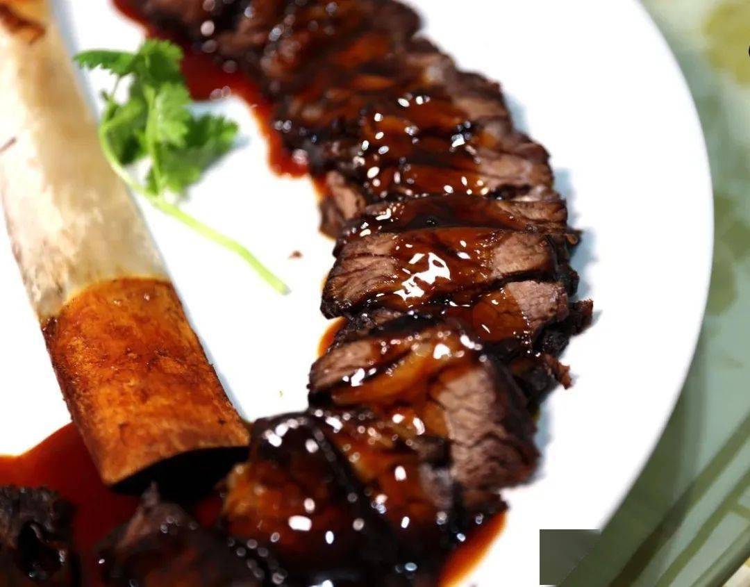 88/磅,周四满膏膏蟹35/磅,周五游水虾28/磅,周六野生鳗鱼18.