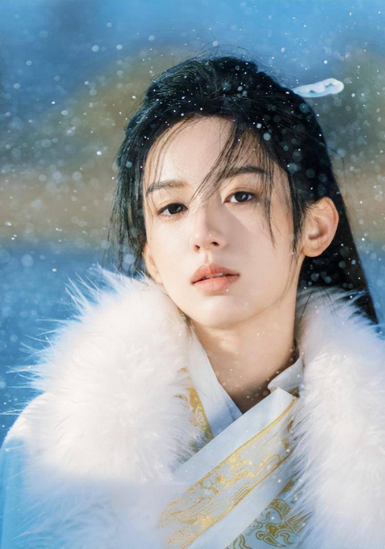 周也古装造型出镜,宛如英俊少年,又美又飒!_电影_演技_作为一个