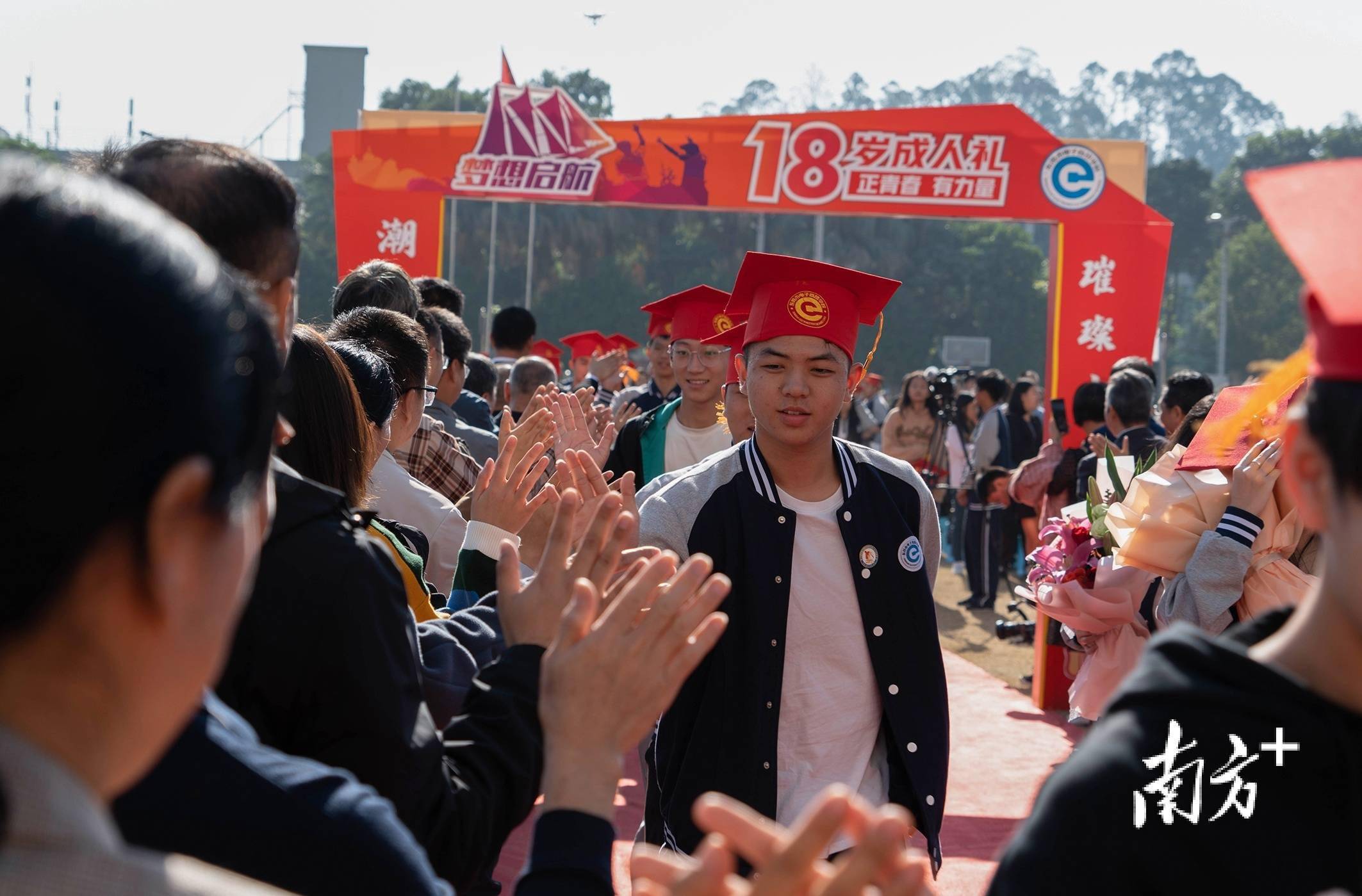 东莞市电子商贸学校图片