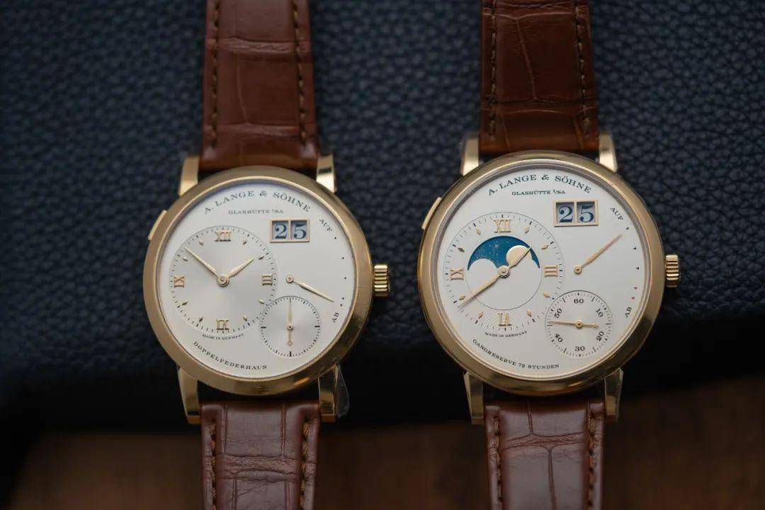 事也凑巧,就在上周,我们有幸在朗格上海南京西路店看到了几块平日难得