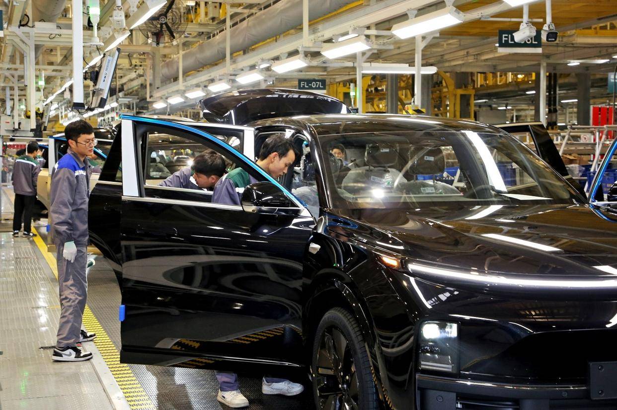 汽车产销量环比同比均实现增长,乘用车延续良好态势,新能源