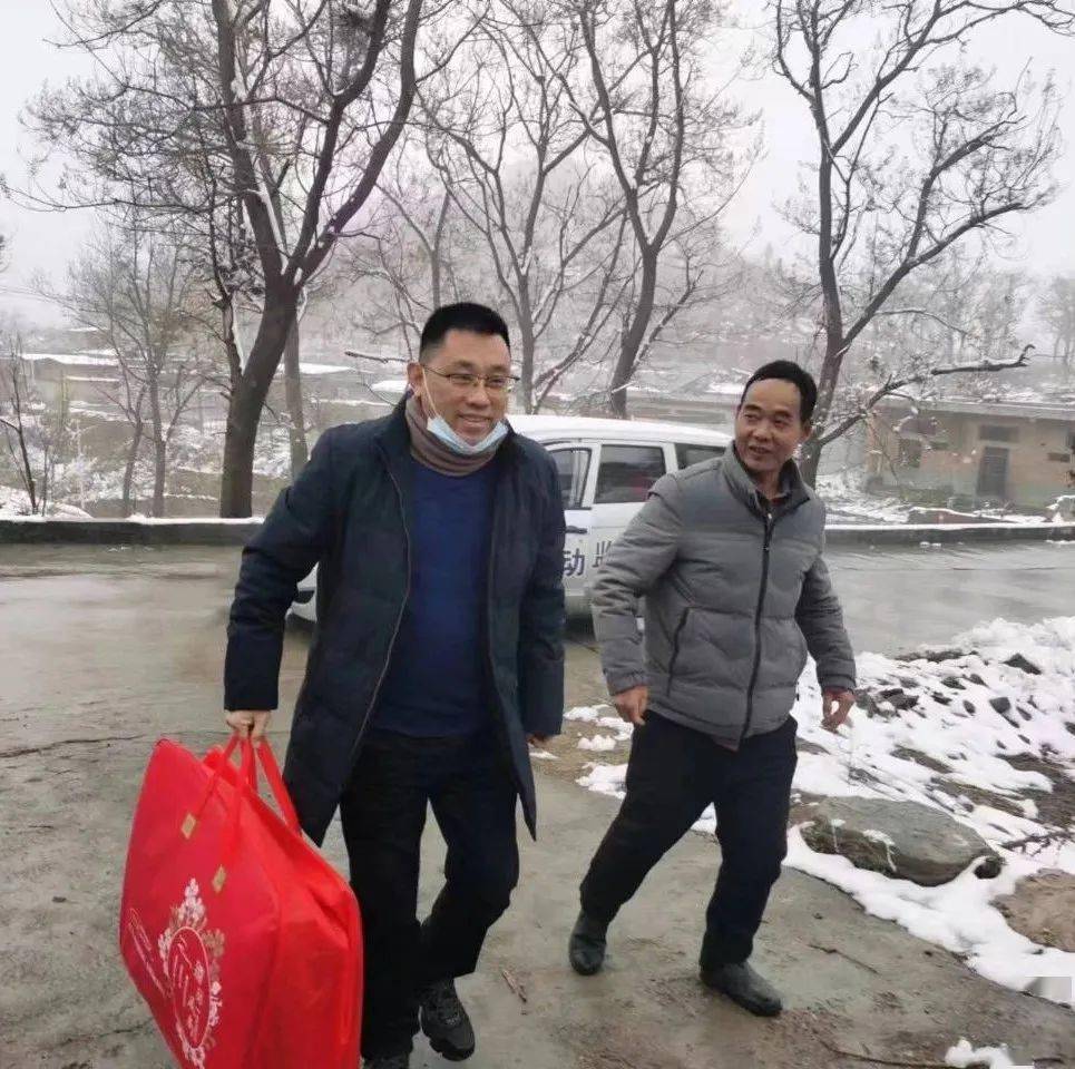 人社局帮联干部分别来到花石镇罗义村,文殊镇马寨村,彭台村,下白村和