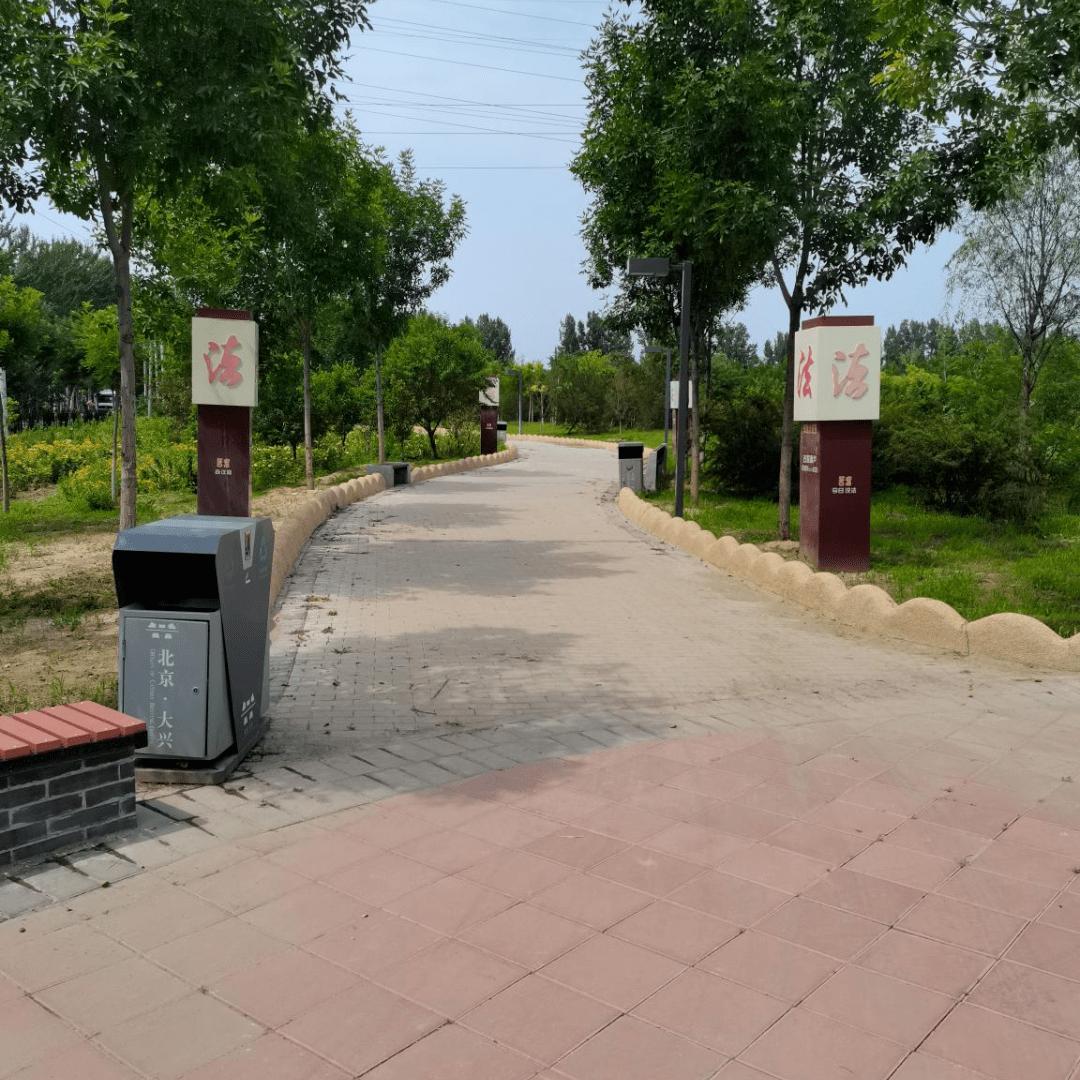 冬棗林公園位於魏善莊鎮冬棗林村東,大東路東側,興東路路北,整個公園