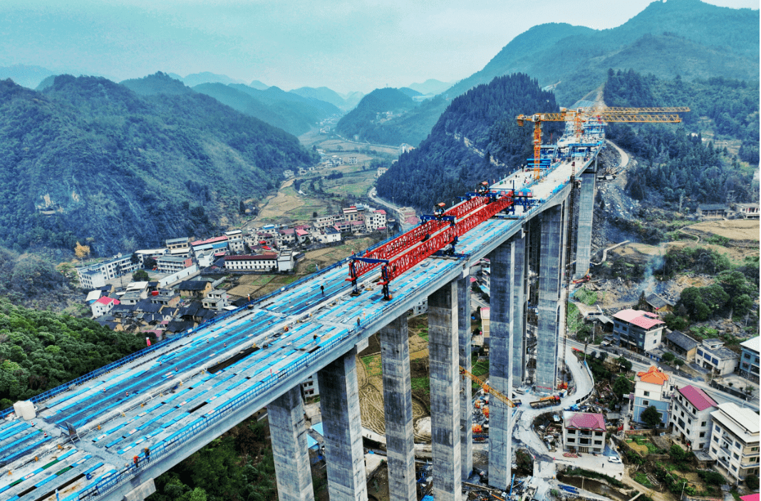 终于回龙寺接s85白仓至新宁高速公路(简称"白新高速")