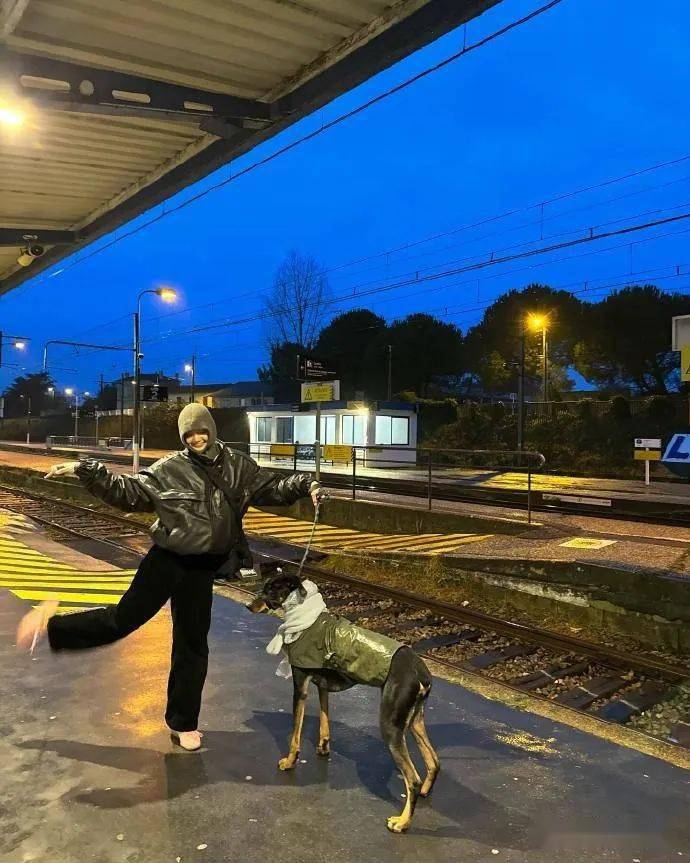 blackpink lisa真的要搬到法国,并与弗雷德里克阿尔诺结婚吗?